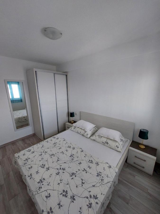 Apartments Villa Nova With Pool Makarska Exterior foto
