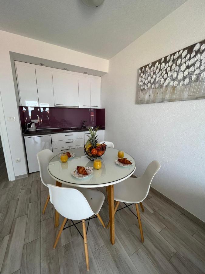 Apartments Villa Nova With Pool Makarska Exterior foto