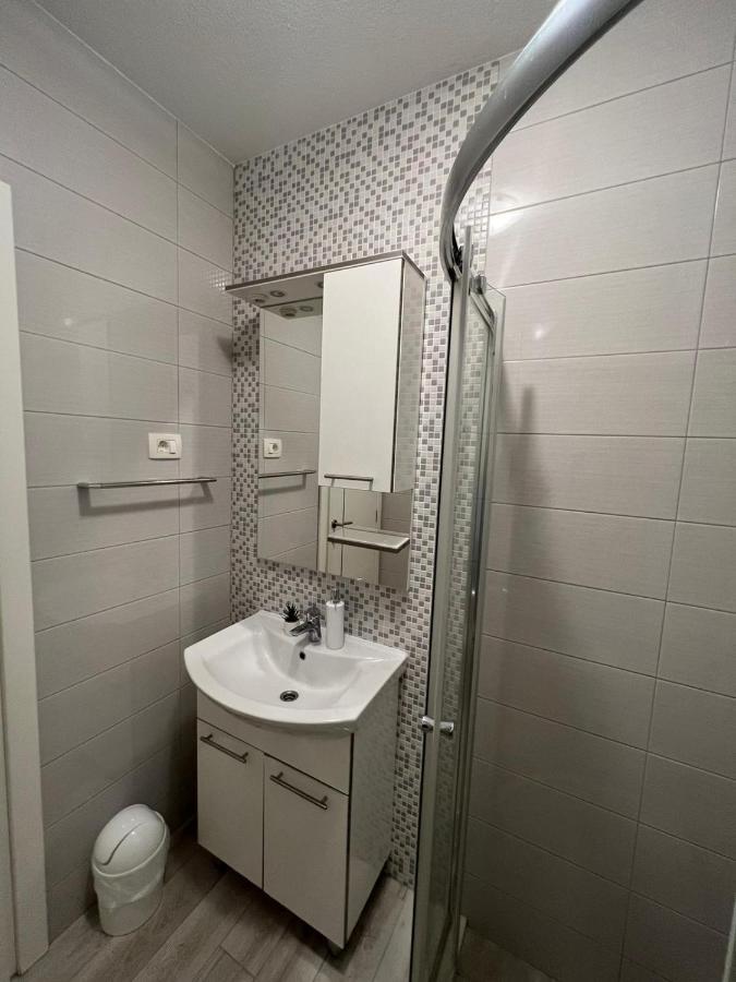 Apartments Villa Nova With Pool Makarska Exterior foto
