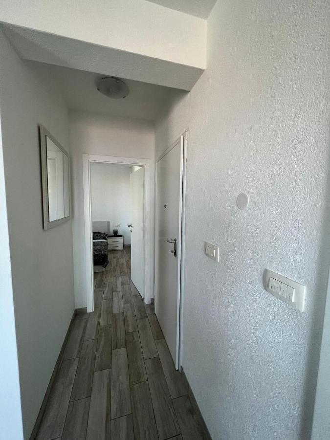 Apartments Villa Nova With Pool Makarska Exterior foto